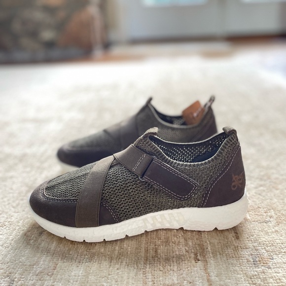 NWOB OTBT Vicky in Mint, multiple sizes - Picture 4 of 6